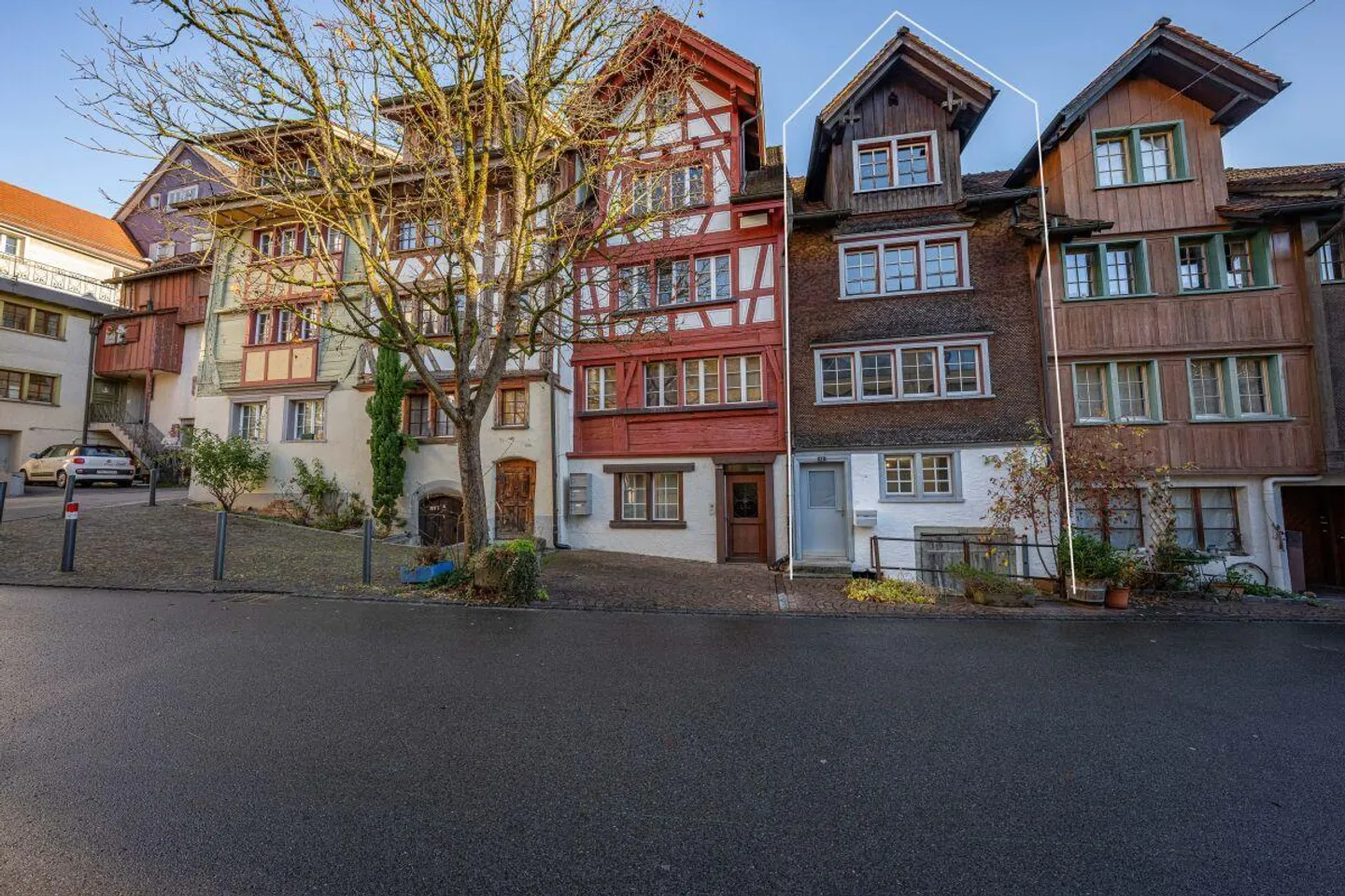 row house - Photo 2 of 10