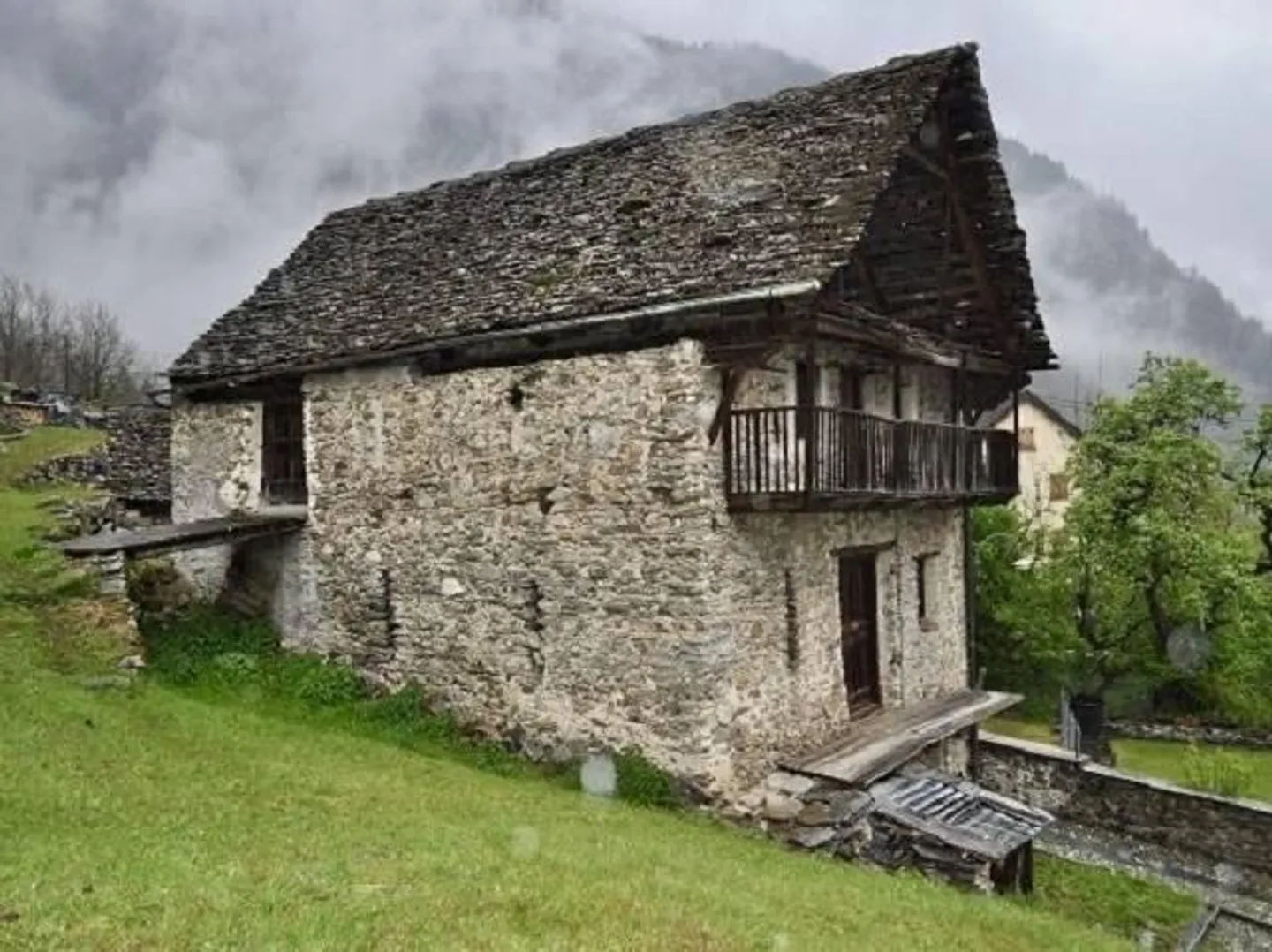 due rustici da ristrutturare molto tranquilla, soleggiata bella vista - Foto 14 di 20