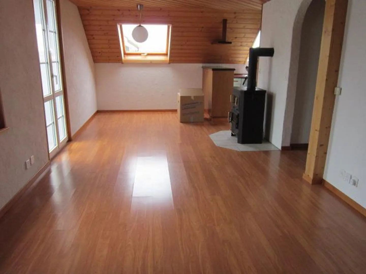 zentrumsnahe heimelige 3,5 Z. Dachwohnung mit speziellem Scharm - Foto 3 von 8