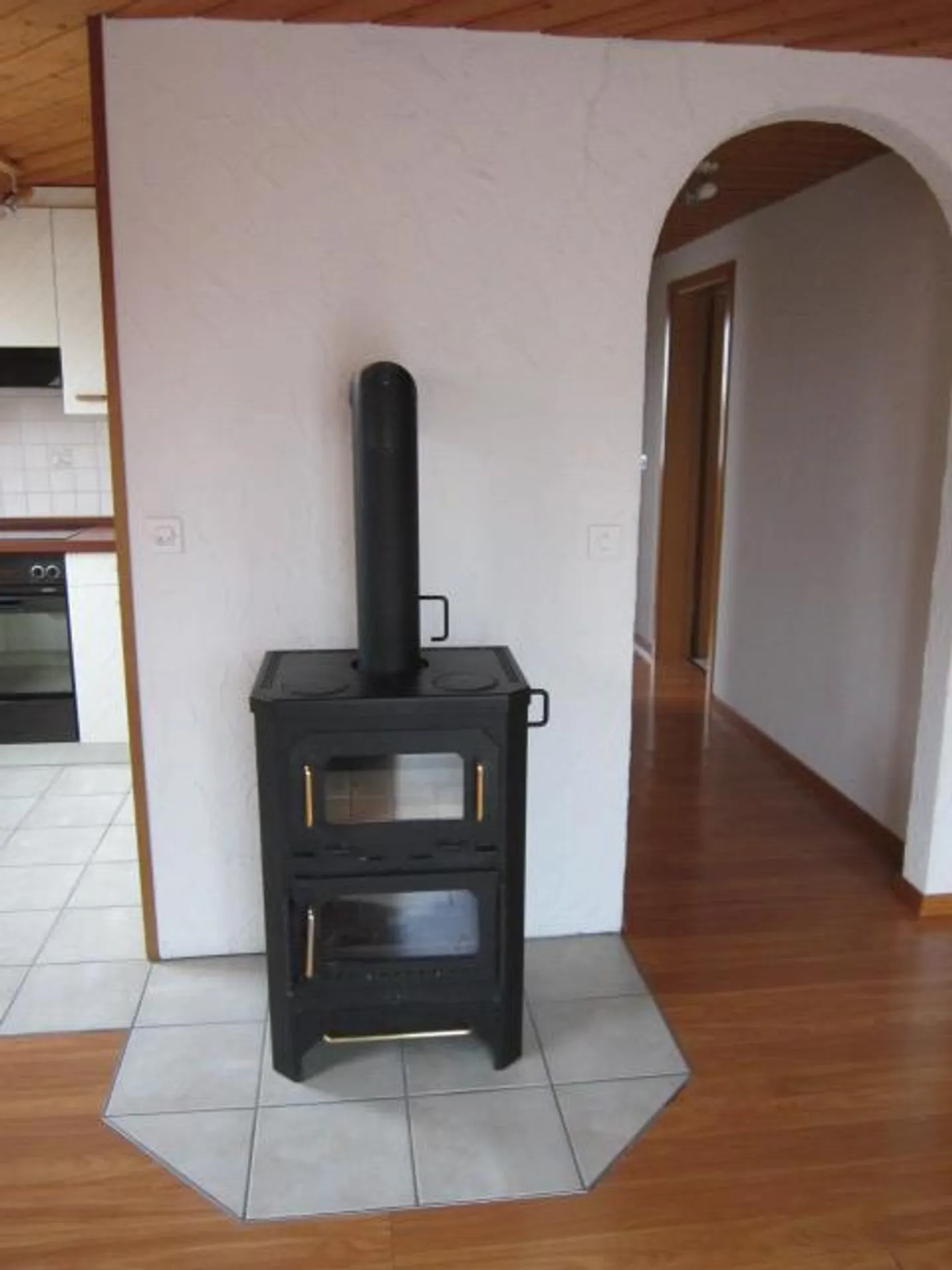 zentrumsnahe heimelige 3,5 Z. Dachwohnung mit speziellem Scharm - Foto 4 von 8