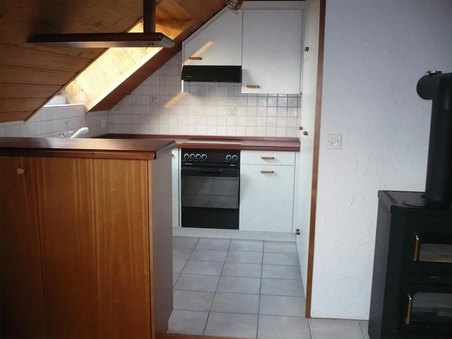 zentrumsnahe heimelige 3,5 Z. Dachwohnung mit speziellem Scharm - Foto 5 von 8