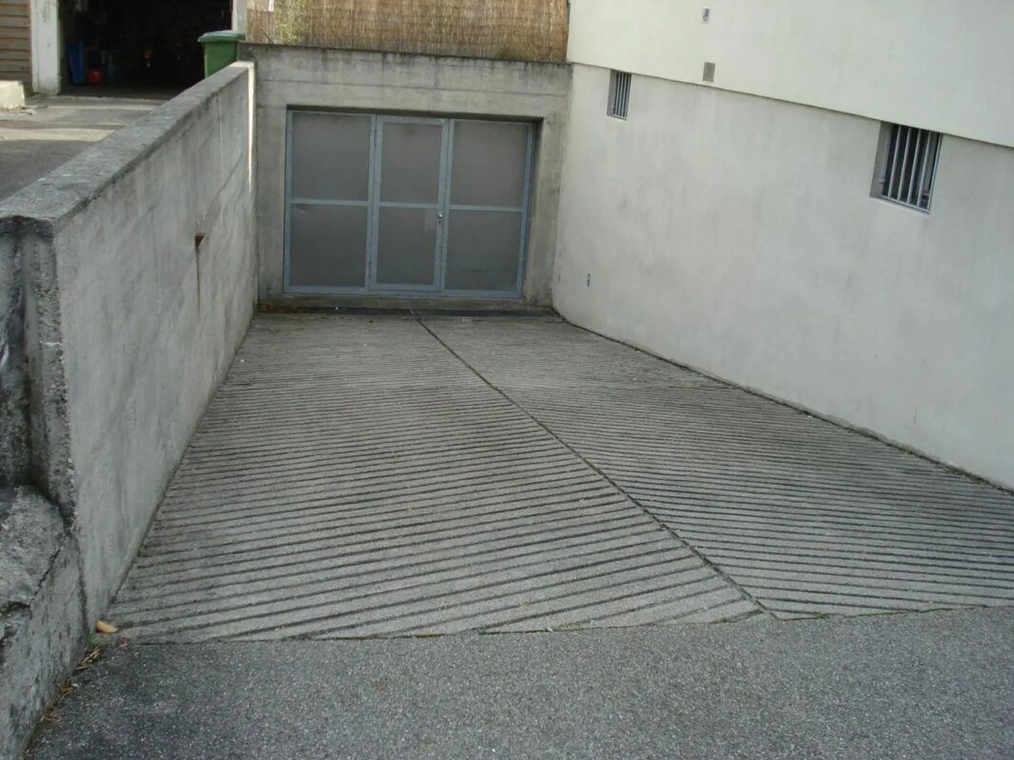 Auto-Einstellplatz zu vermieten - Foto 1 von 2