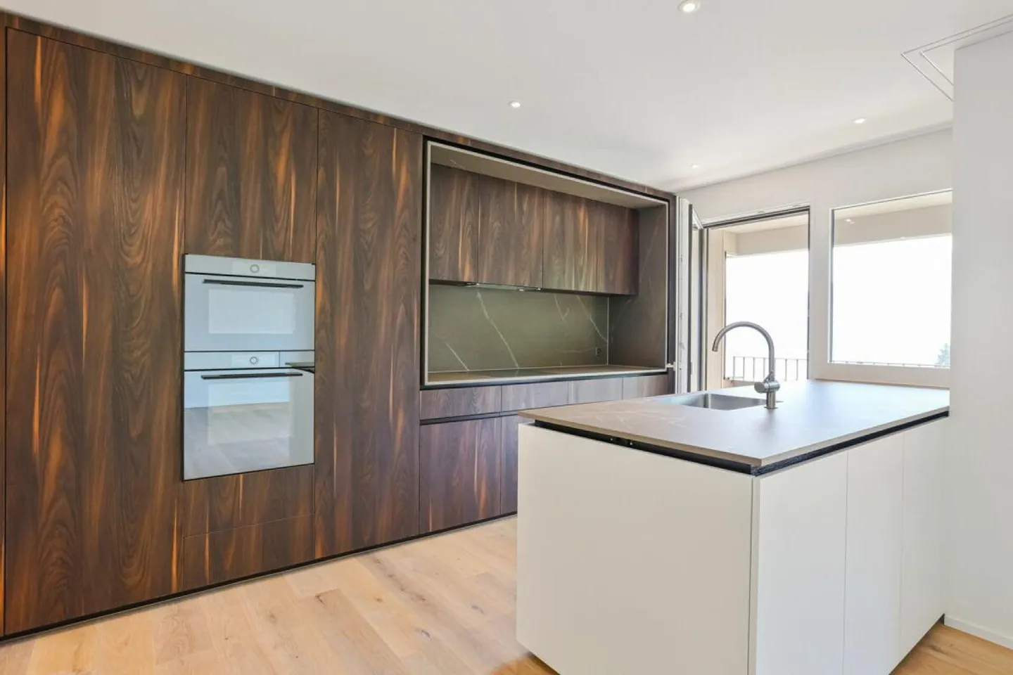 Appartement neuf de 3.5 pièces inondé de lumière - Première occupation élégante avec vue sur le lac - Photo 1 sur 12