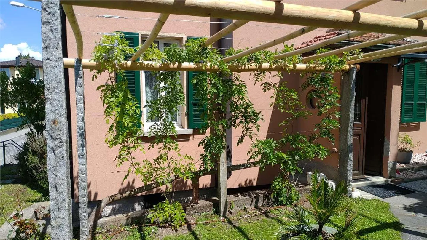 Pregassona: Zum Verkauf stehendes Einfamilienhaus, das in 3 Wohnungen unterteilt ist - Foto 3 von 3