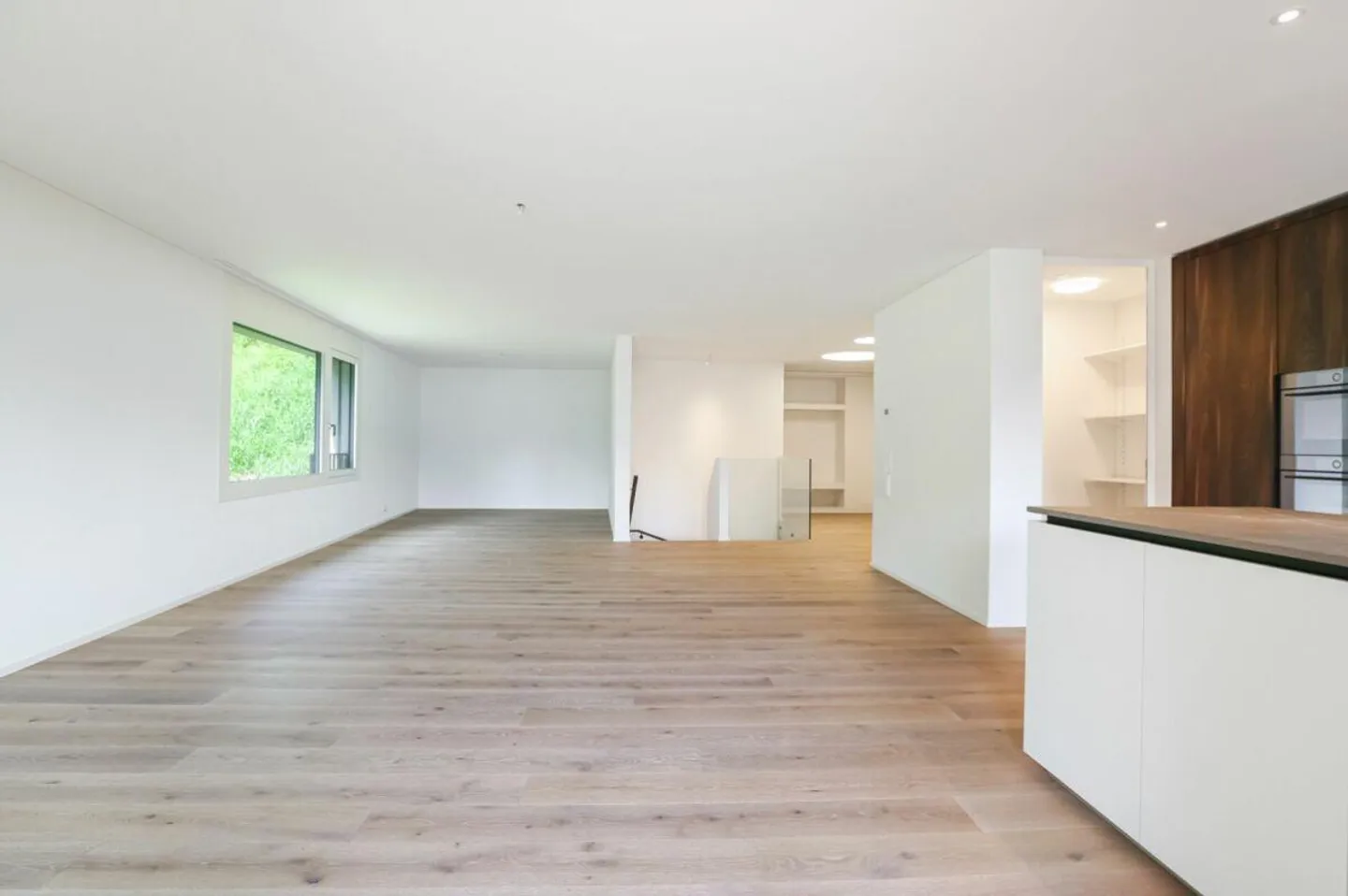 Appartement neuf de 3.5 pièces inondé de lumière - Première occupation élégante avec vue sur le lac - Photo 3 sur 12