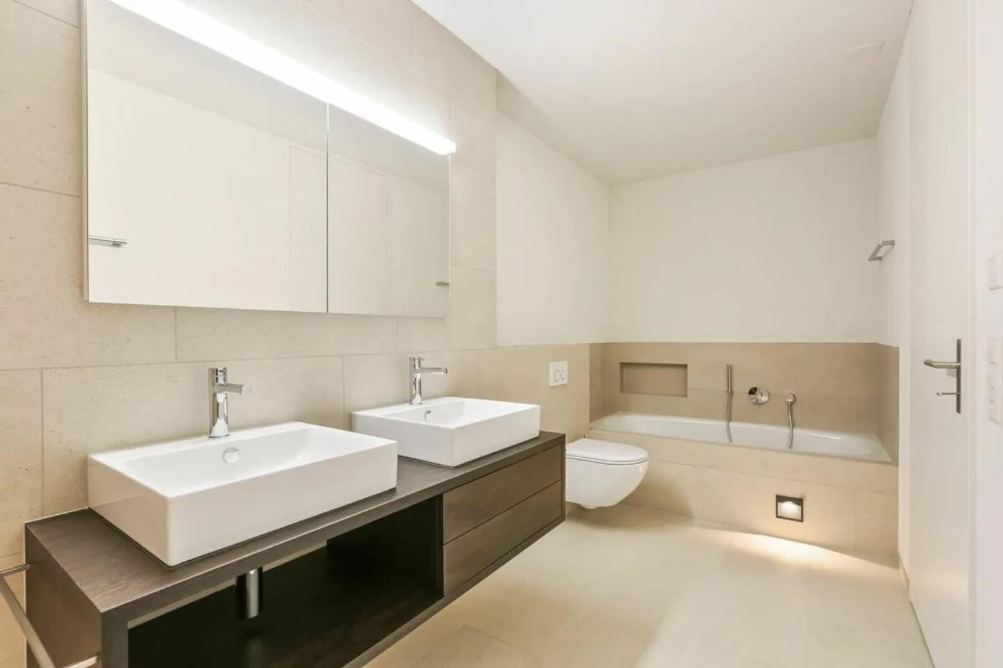 Appartement neuf de 3.5 pièces inondé de lumière - Première occupation élégante avec vue sur le lac - Photo 7 sur 12