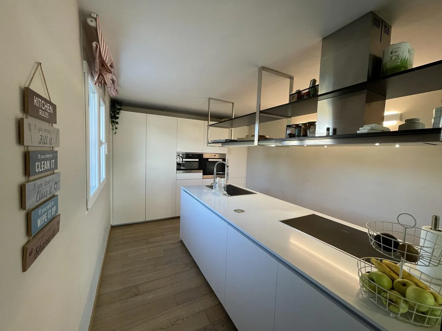 ELEGANT AND SPACIOUS 4.5-ROOM APARTMENT WITH TWO PARKING SPACES - Photo 3 of 13