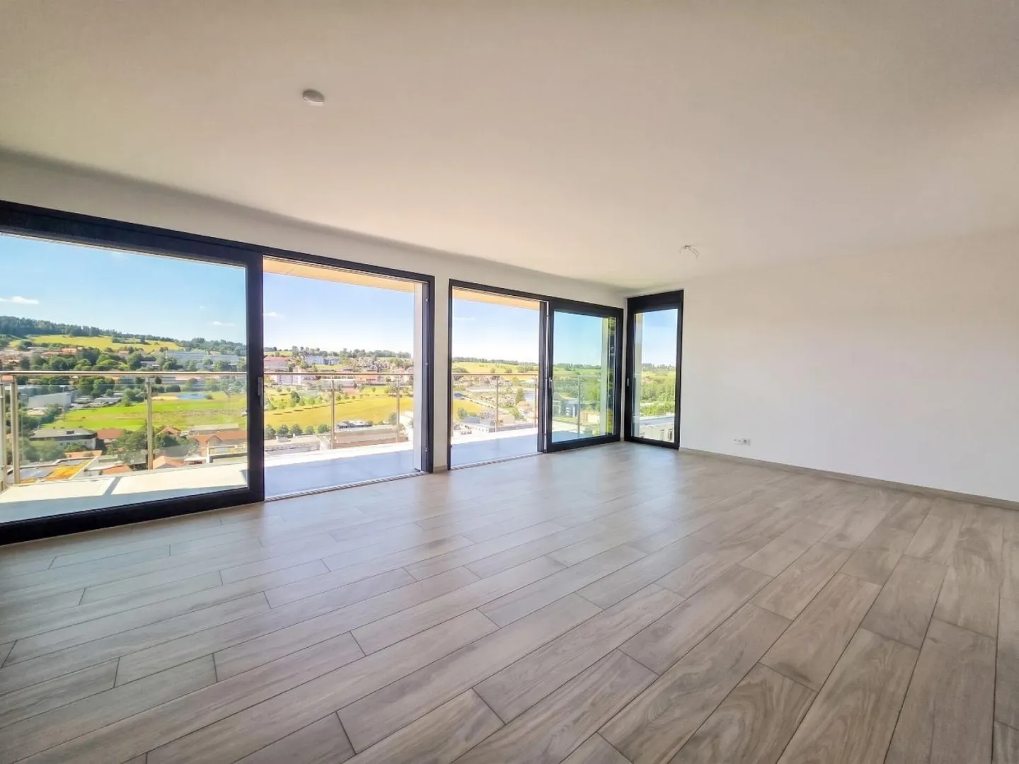 Stunning Attic Apartment with Terrace - Photo 3 of 6