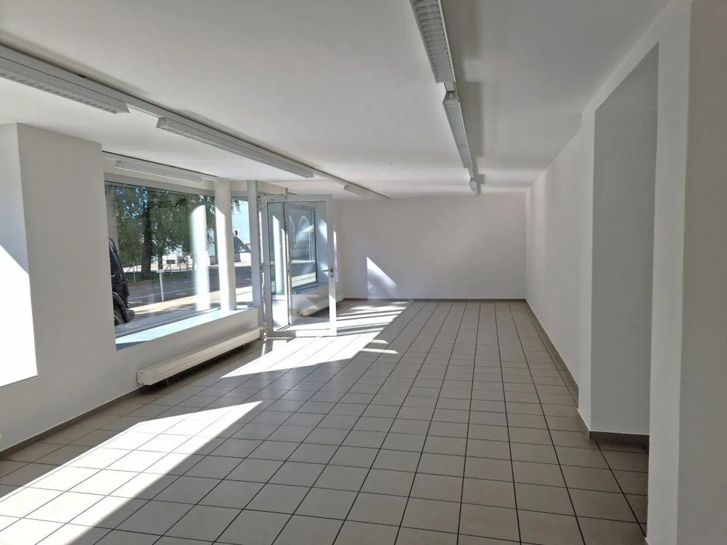 Spazio commerciale in affitto in posizione centrale - Foto 2 di 4