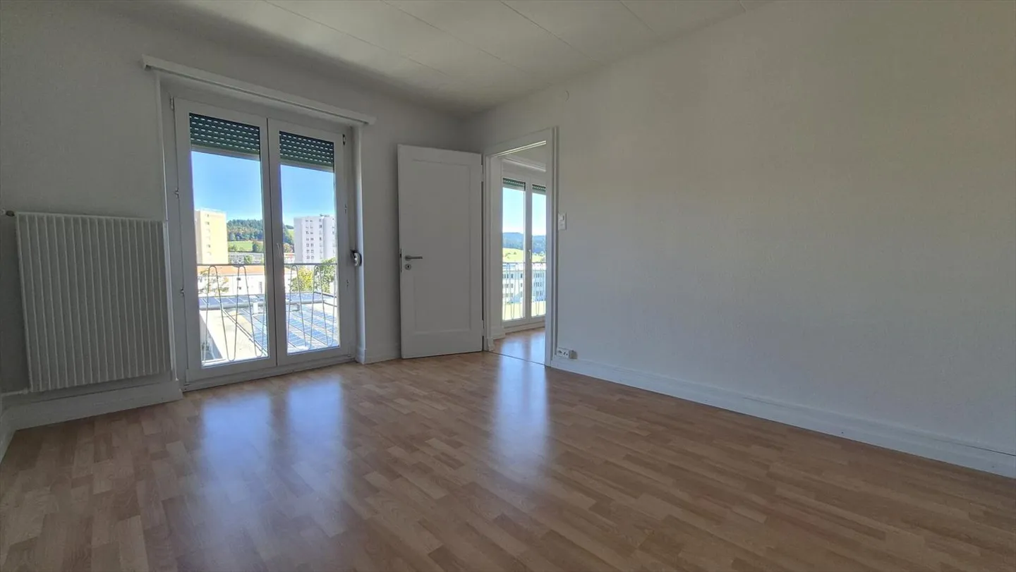 Apartment for rent - Photo 3 of 8