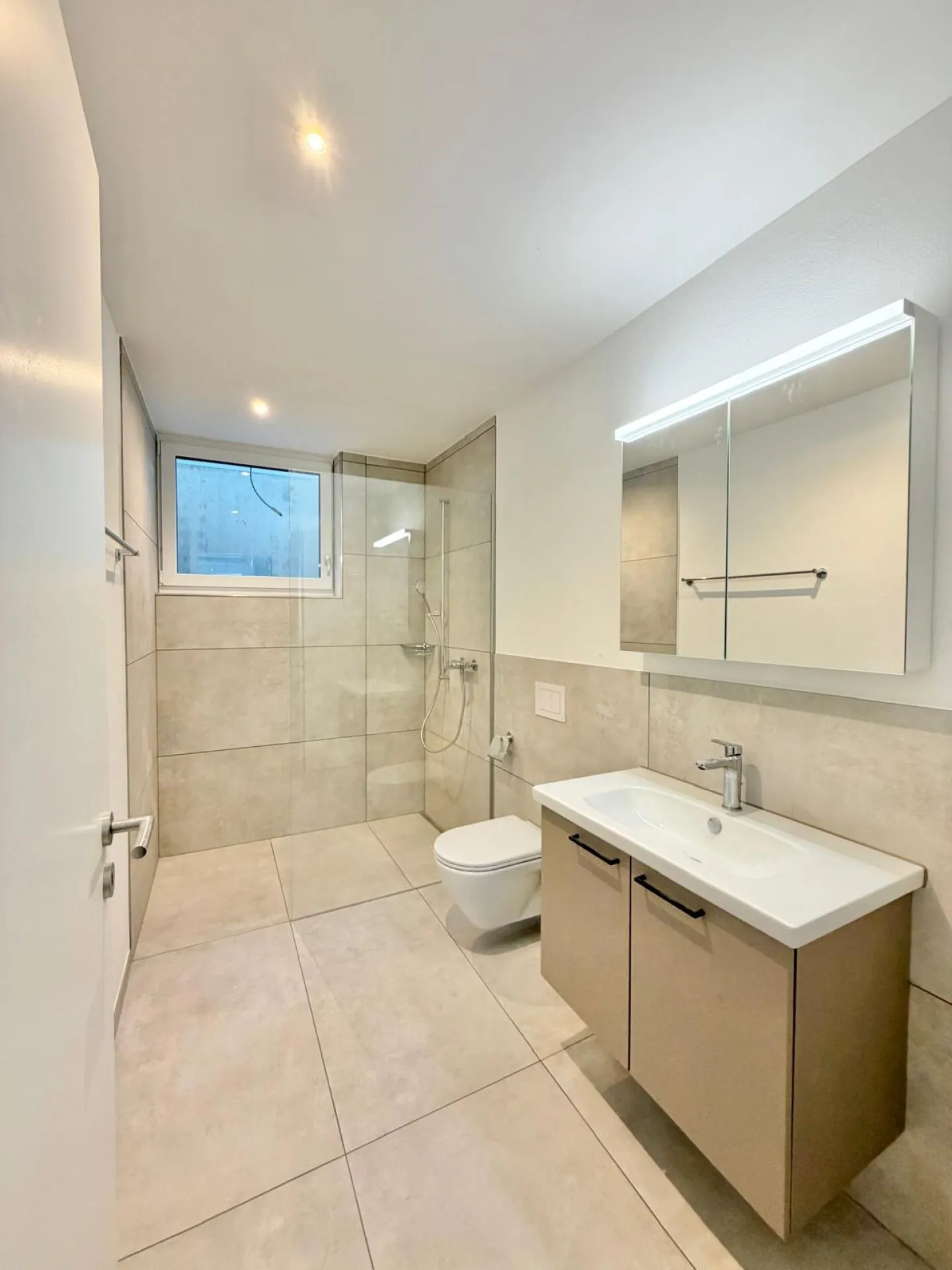 Appartement exclusif de 2,5 pièces à louer - Photo 3 sur 9
