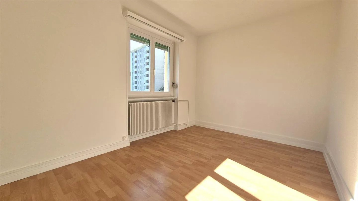 Apartment for rent - Photo 6 of 8