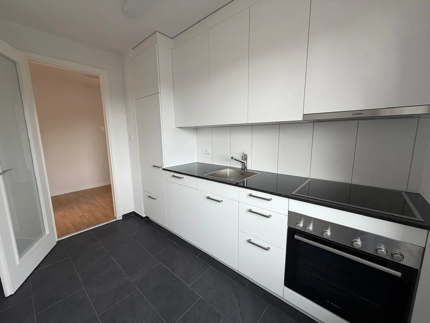 Freshly renovated apartment in a central location - Photo 2 of 13