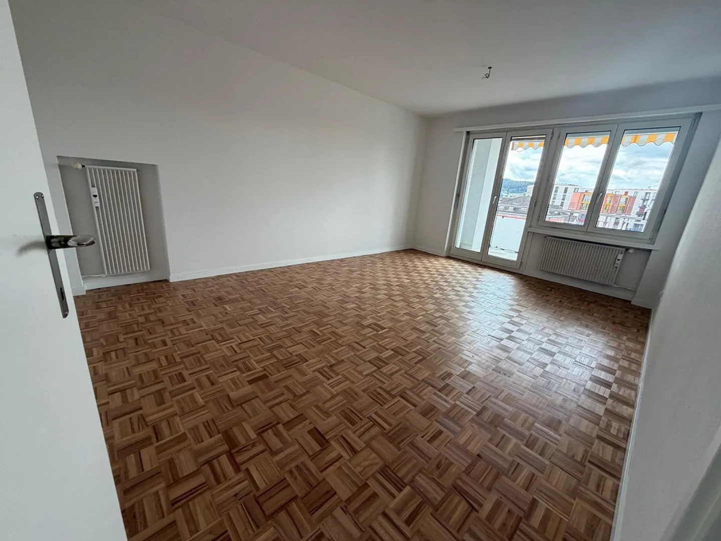 Freshly renovated apartment in a central location - Photo 4 of 13