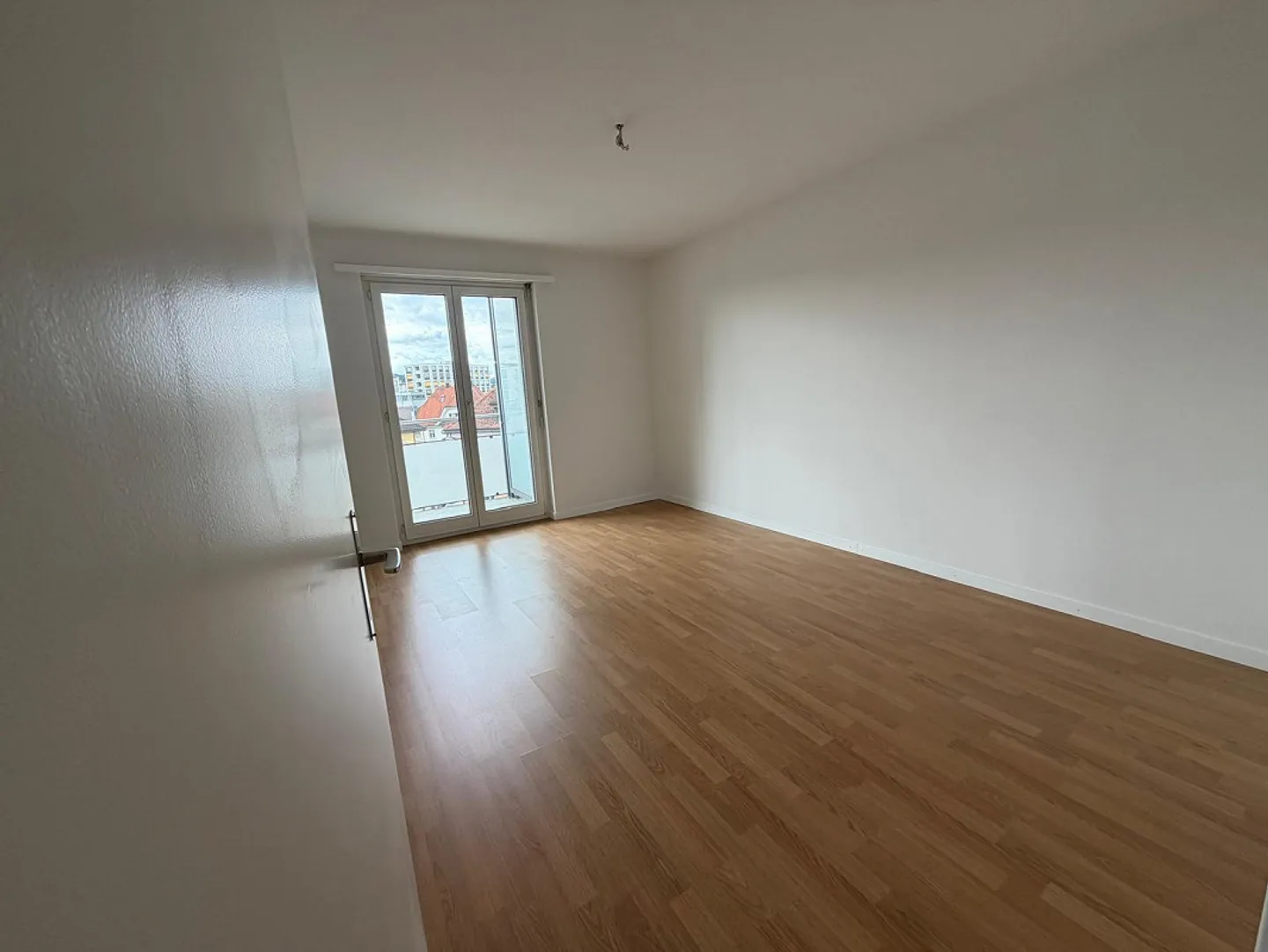 Freshly renovated apartment in a central location - Photo 7 of 13
