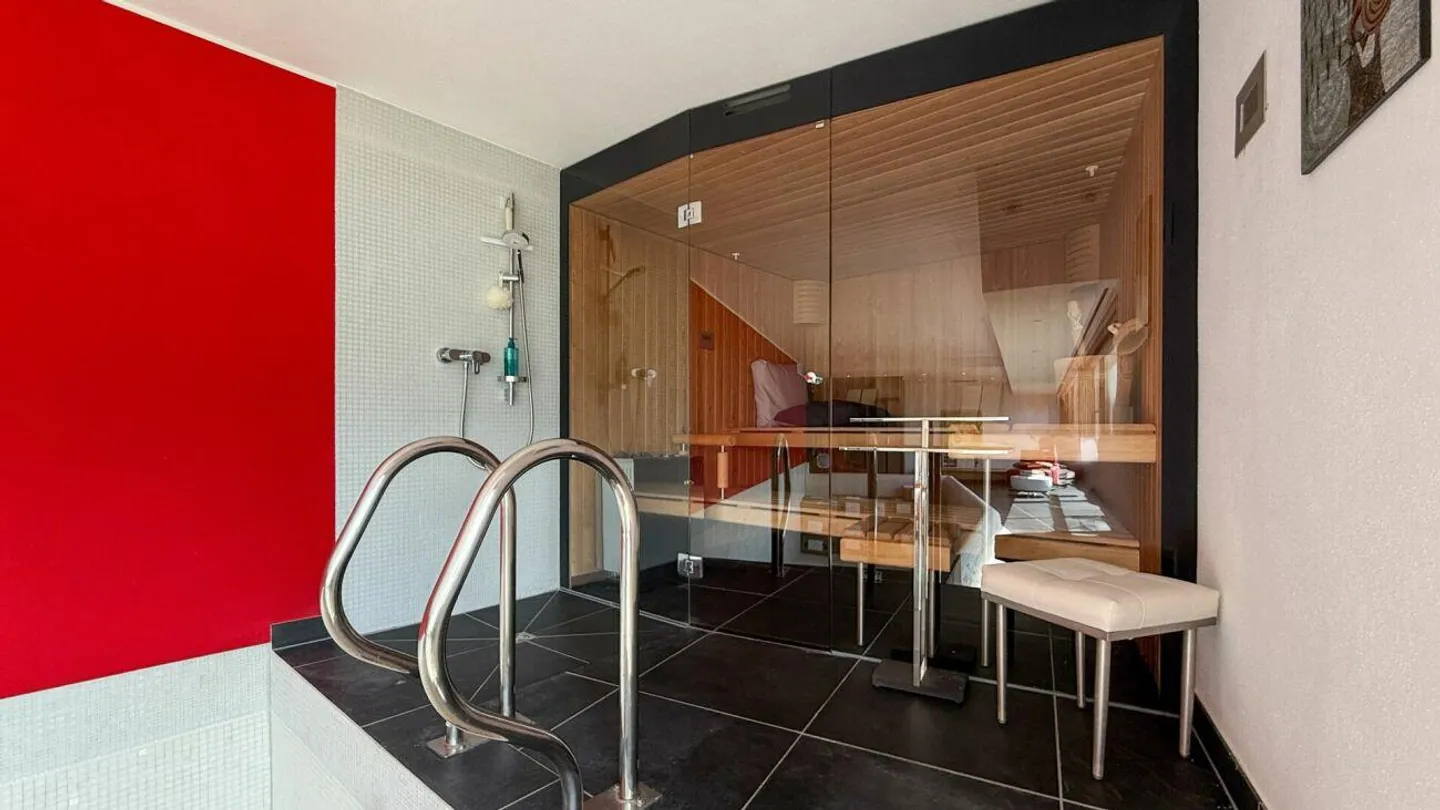 Brissago - Villa moderne avec ascenseur et piscine intérieure - Photo 14 sur 17