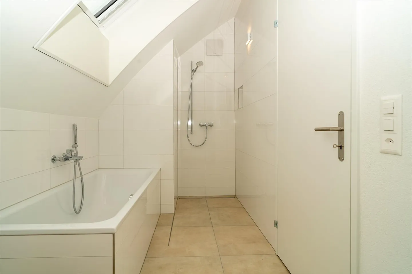 Magnifique appartement en attique de 3,5 pièces dans un nouveau bâtiment - Photo 6 sur 26