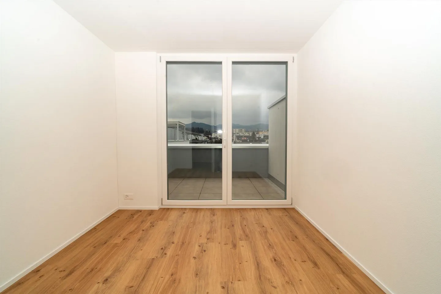 Magnifique appartement en attique de 3,5 pièces dans un nouveau bâtiment - Photo 3 sur 26
