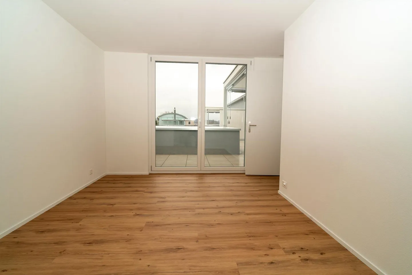 Magnifique appartement en attique de 3,5 pièces dans un nouveau bâtiment - Photo 12 sur 26