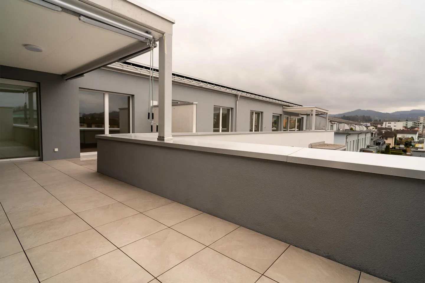 Magnifique appartement en attique de 3,5 pièces dans un nouveau bâtiment - Photo 17 sur 26