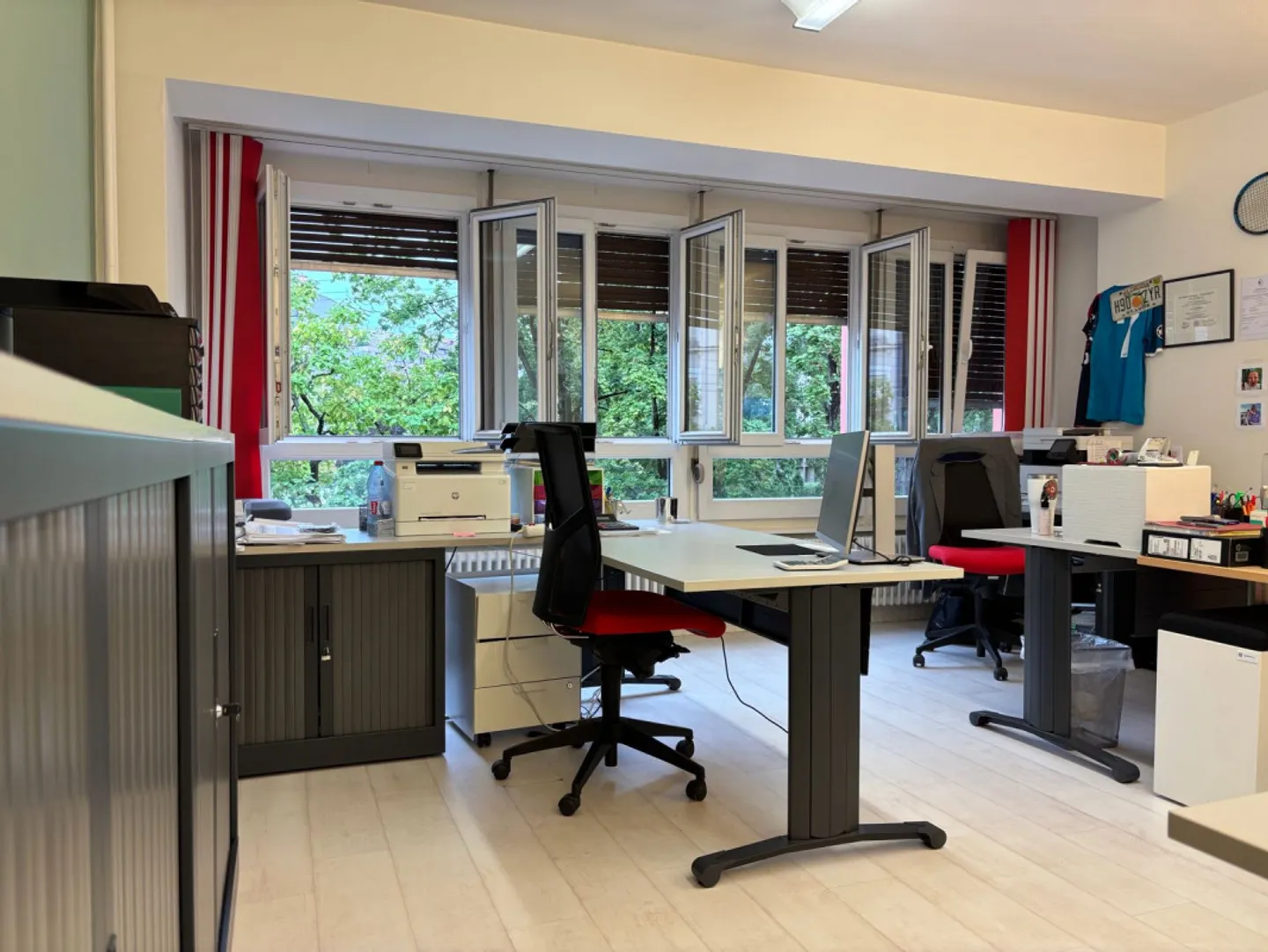 Office space for rent - Photo 1 of 6