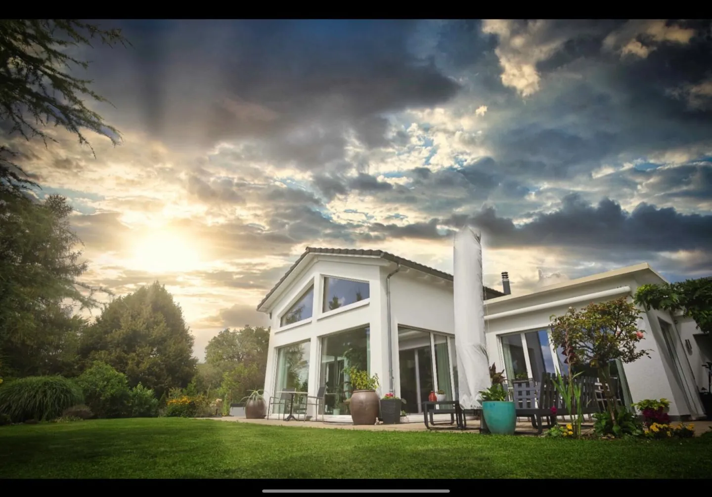 Living where light and nature merge - Exclusive single-family home with a dream garden - Photo 3 of 6