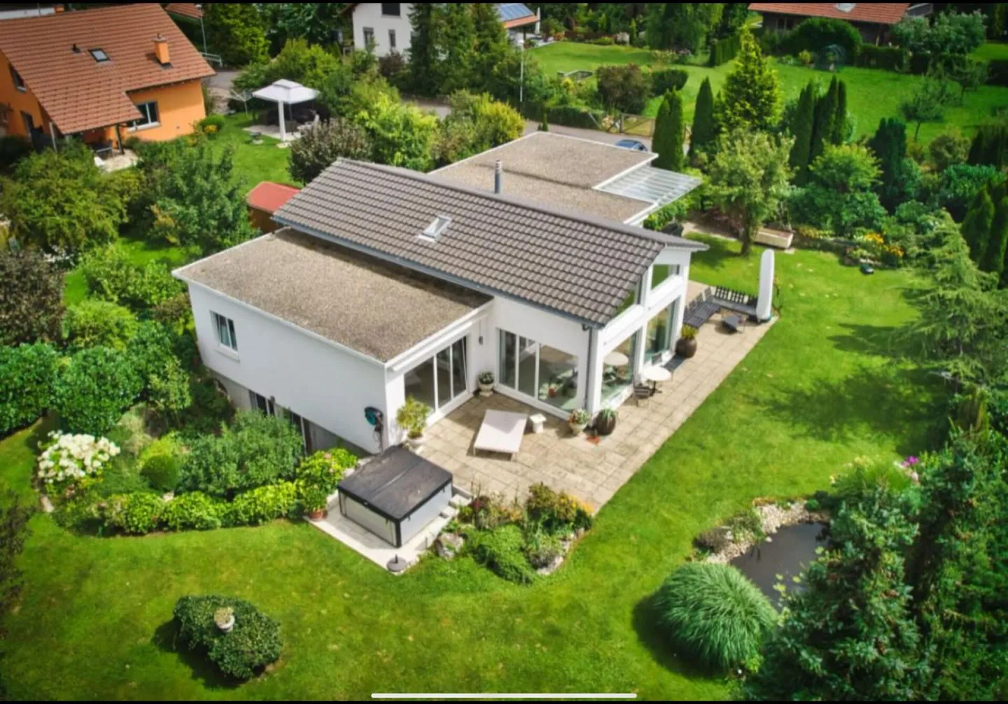 Living where light and nature merge - Exclusive single-family home with a dream garden - Photo 2 of 6