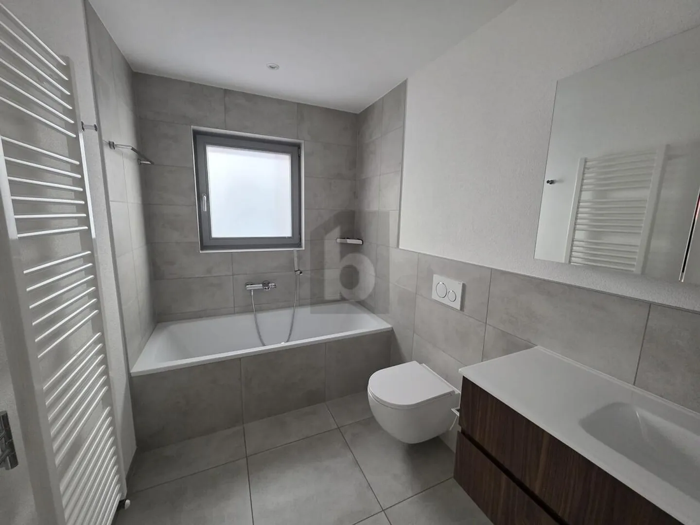 MODERNE DANS UNE POSITION ENSOLEILLÉE - Photo 5 sur 6