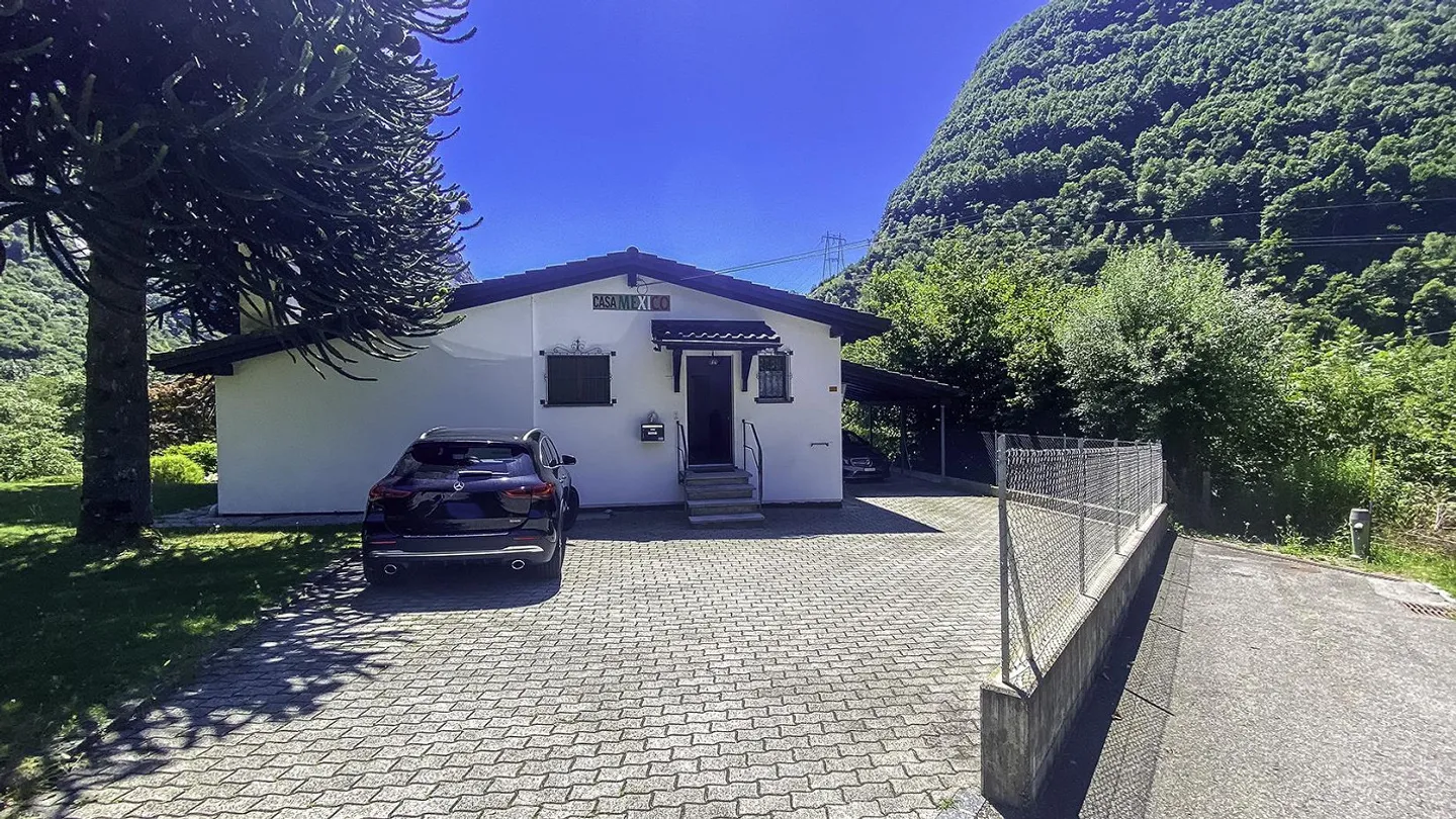 Casa unifamiliare affascinante con vista mozzafiato sulle montagne ad Avegno Gordevio - Foto 8 di 28