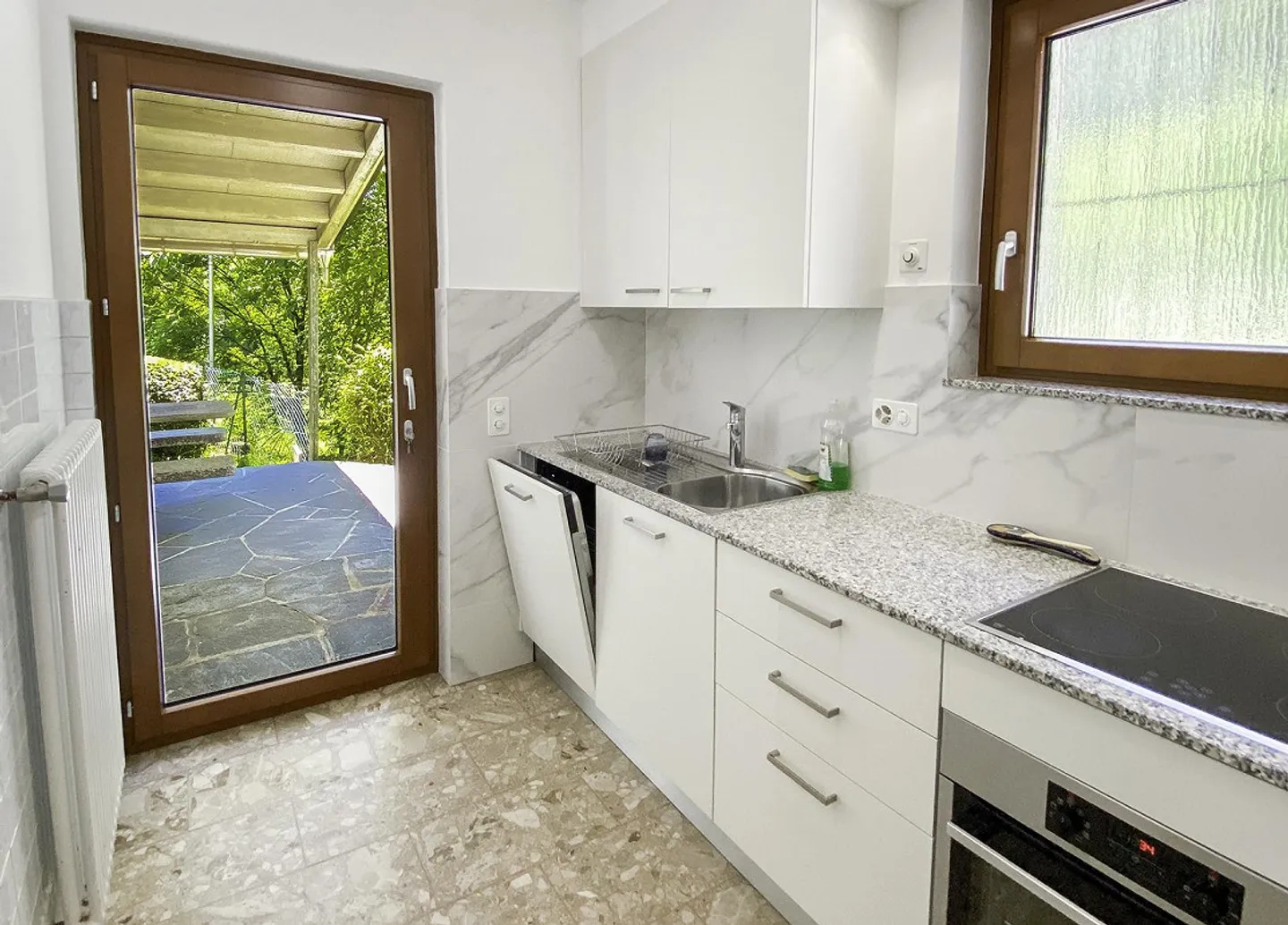 Casa unifamiliare affascinante con vista mozzafiato sulle montagne ad Avegno Gordevio - Foto 11 di 28
