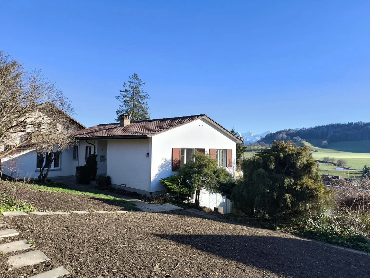 5.5-Room Single-Family House with View, Garden, and Expansion Potential - Photo 1 of 17