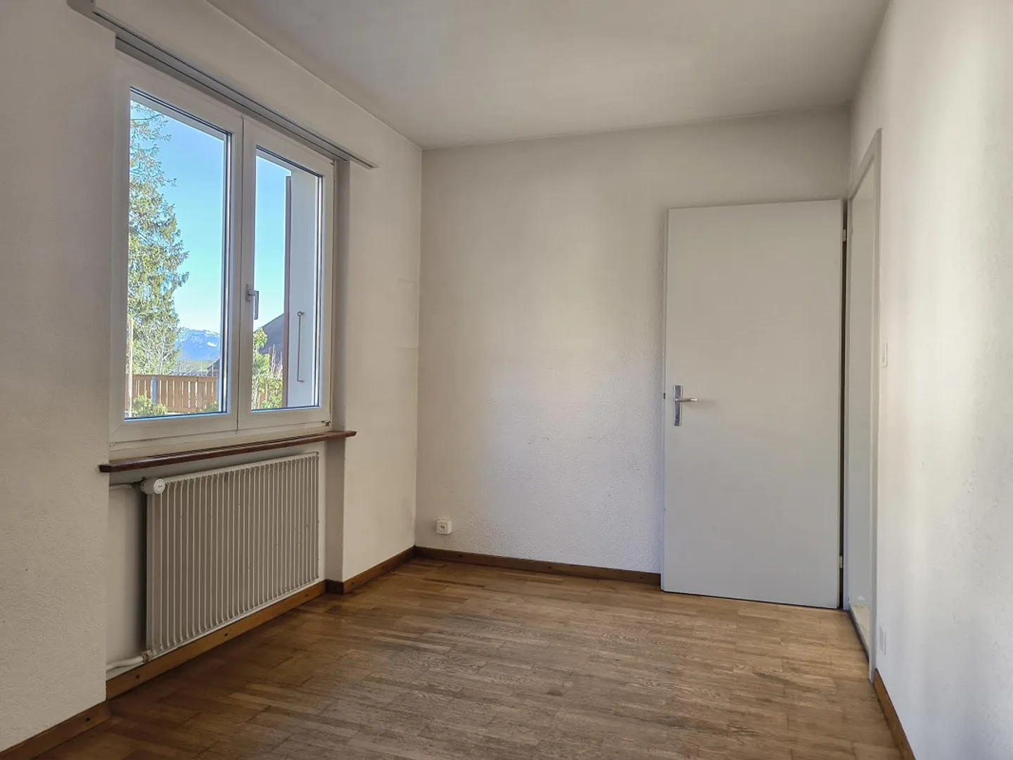 5.5-Room Single-Family House with View, Garden, and Expansion Potential - Photo 6 of 17