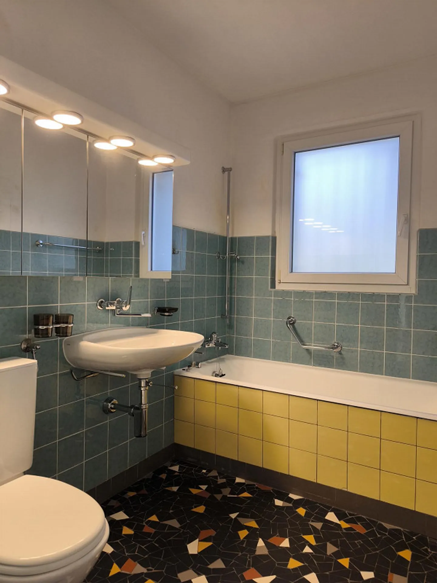 5.5-Room Single-Family House with View, Garden, and Expansion Potential - Photo 9 of 17