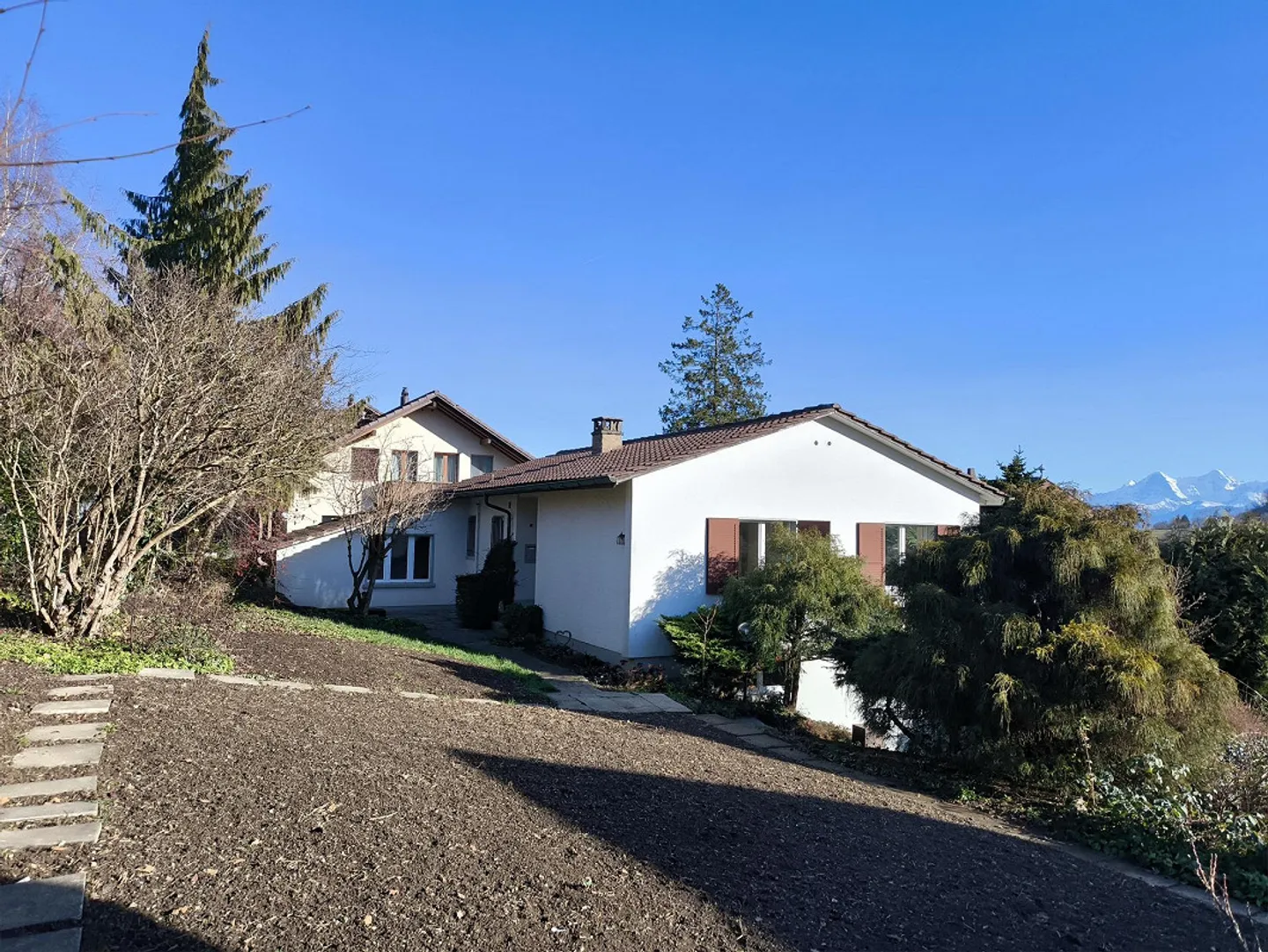 5.5-Room Single-Family House with View, Garden, and Expansion Potential - Photo 11 of 17