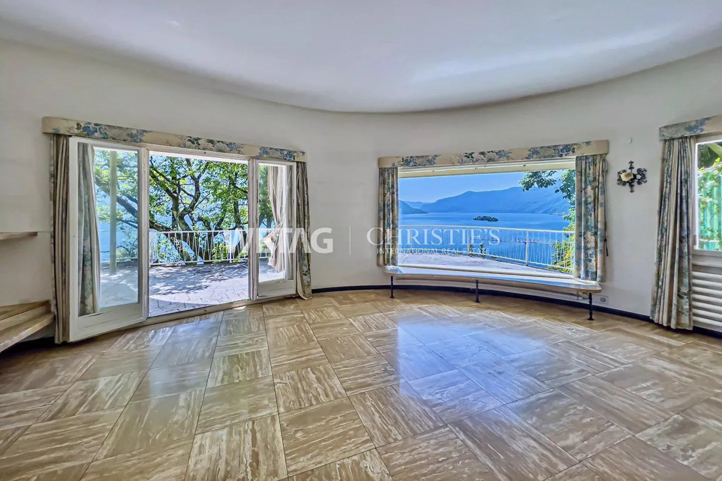 Villa da ristrutturare in una posizione spettacolare con vista panoramica sul lago ad Ascona in vendita - Foto 3 di 13