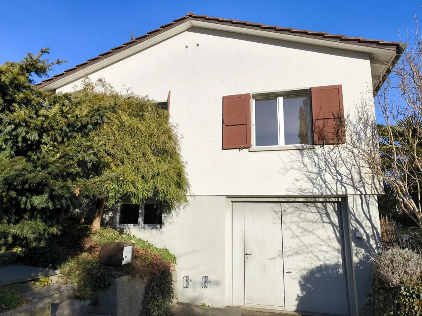 5.5-Room Single-Family House with View, Garden, and Expansion Potential - Photo 13 of 17