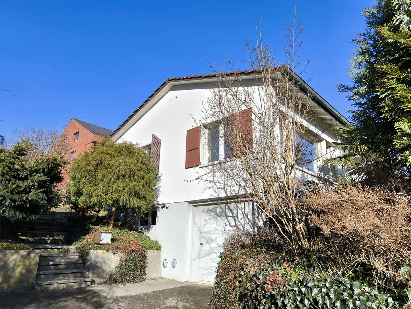 5.5-Room Single-Family House with View, Garden, and Expansion Potential - Photo 12 of 17