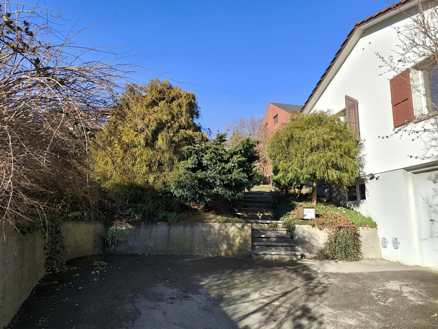 5.5-Room Single-Family House with View, Garden, and Expansion Potential - Photo 14 of 17