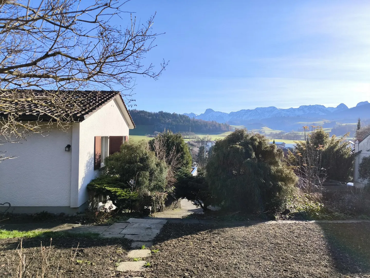 5.5-Room Single-Family House with View, Garden, and Expansion Potential - Photo 15 of 17