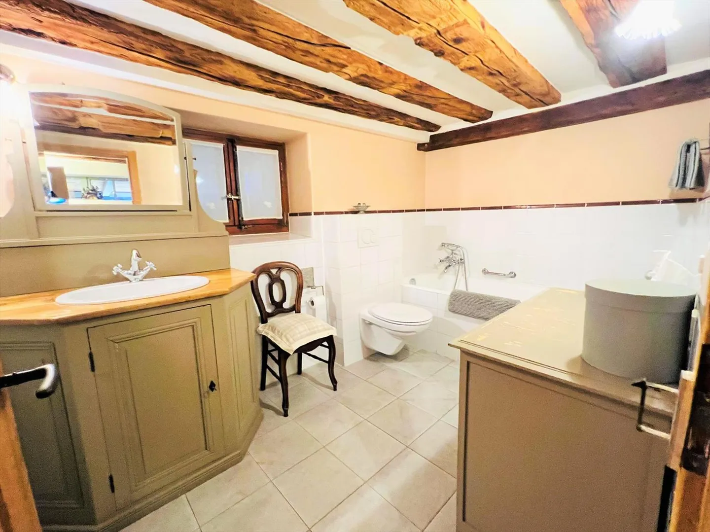 Charming House with 6.5 Rooms Renovated - Spacious and Bright - Quiet Location - Photo 8 of 16