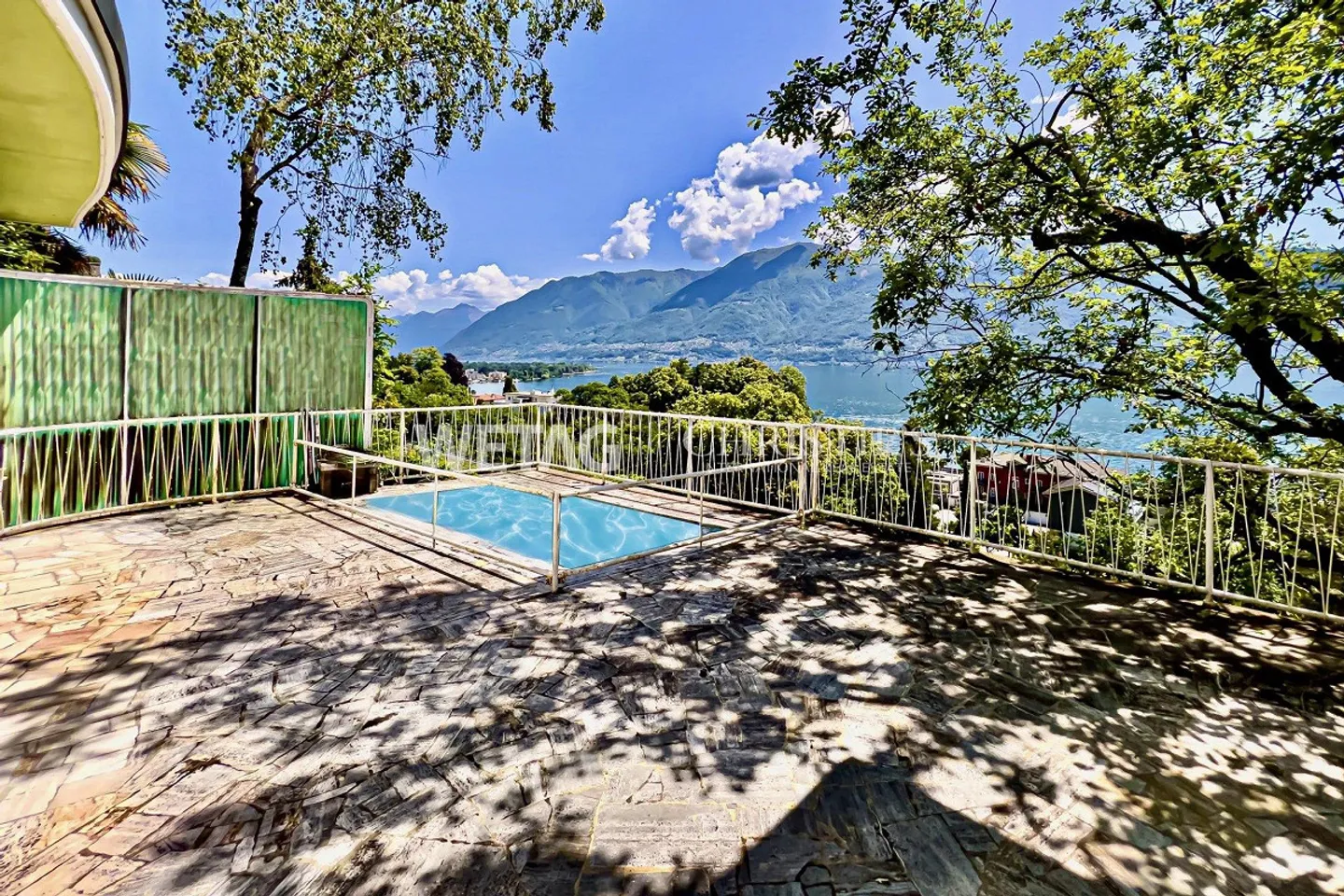 Villa da ristrutturare in una posizione spettacolare con vista panoramica sul lago ad Ascona in vendita - Foto 10 di 13