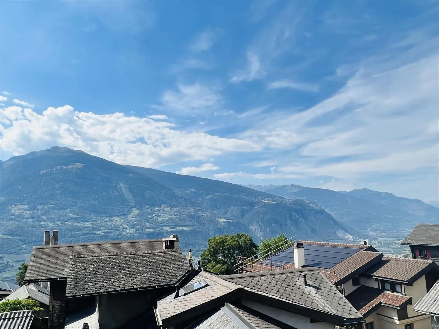 Charming House with 6.5 Rooms Renovated - Spacious and Bright - Quiet Location - Photo 15 of 16