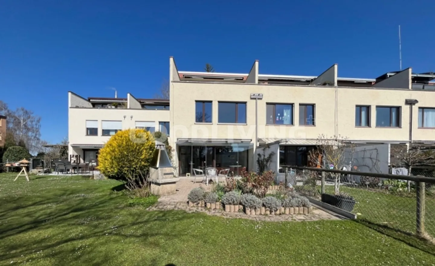 Charmantes Reihenhaus mit Garten - Foto 1 von 1