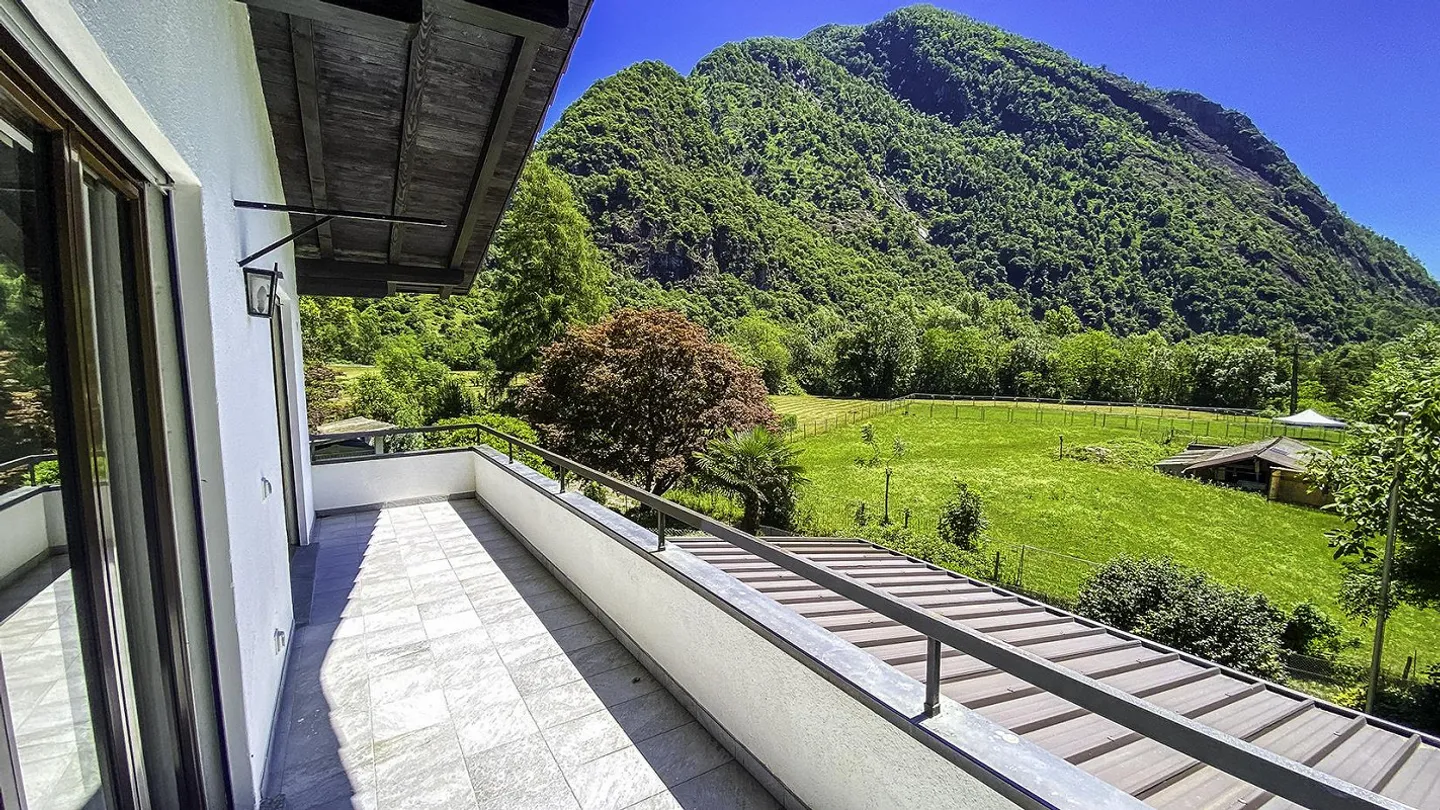 Casa unifamiliare affascinante con vista mozzafiato sulle montagne ad Avegno Gordevio - Foto 16 di 28