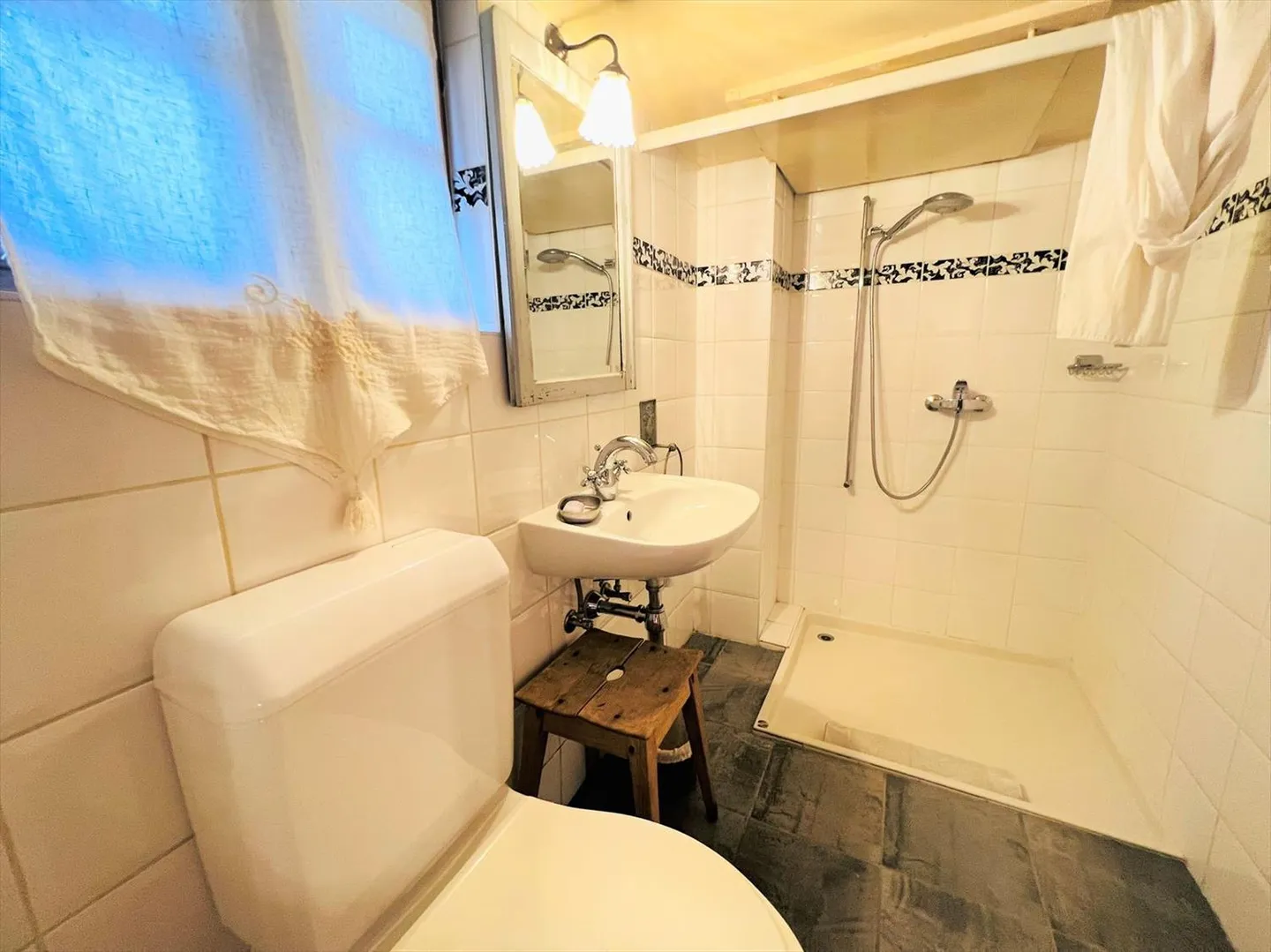 Charming House with 6.5 Rooms Renovated - Spacious and Bright - Quiet Location - Photo 13 of 16