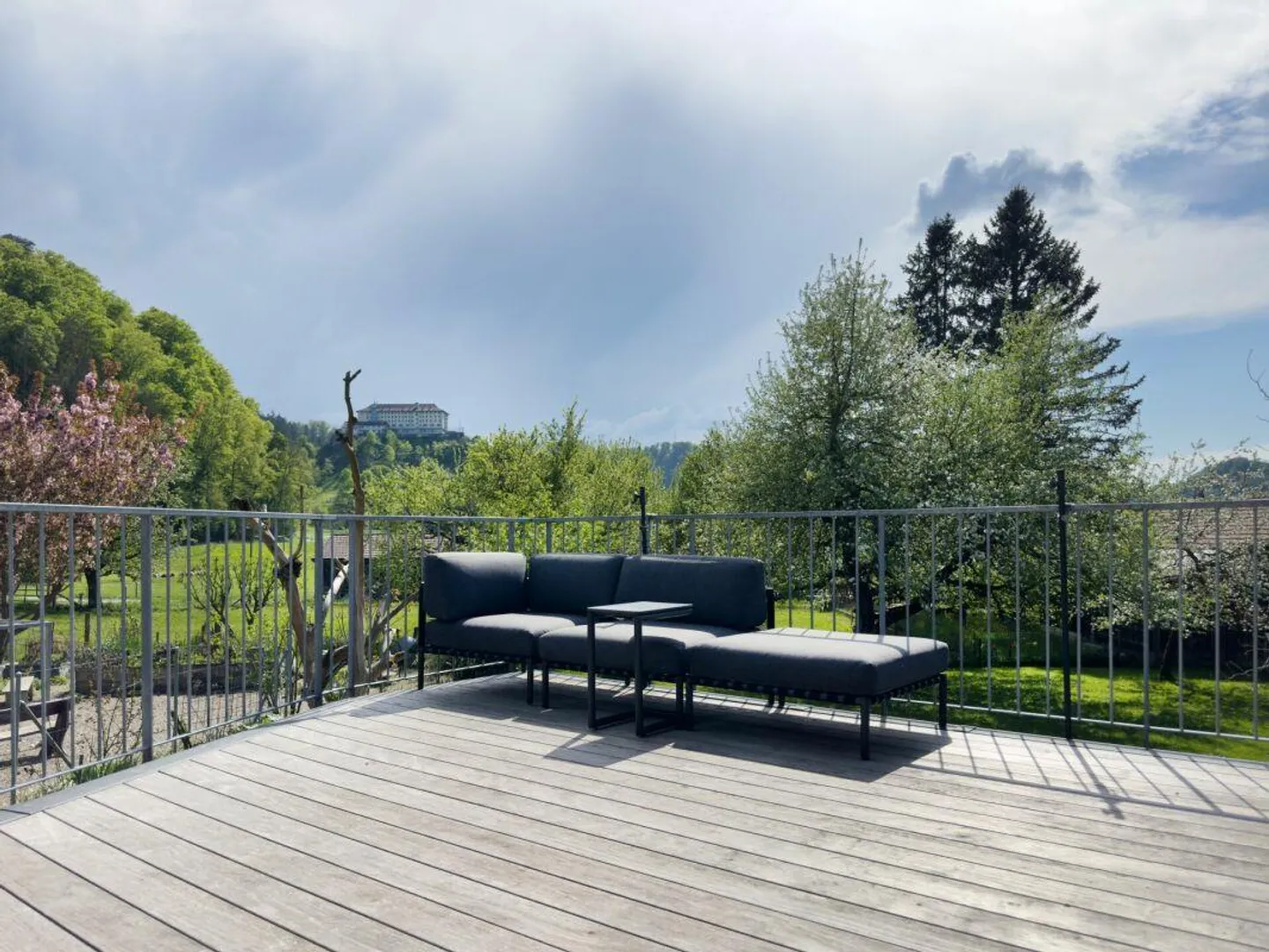 Nur 18 Minuten von Bern entfernt! Sonniges Riegelhaus mit grosser Terrasse und schönem Umschwung - Foto 5 von 30