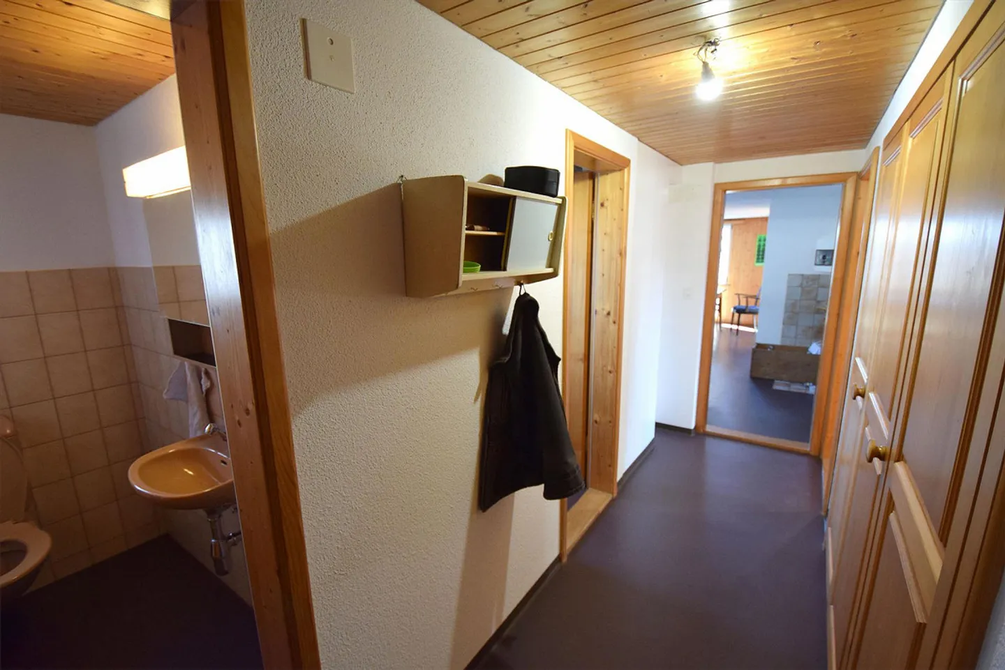 Spacious 3.5-room apartment, centrally located, in green surroundings - Photo 13 of 19