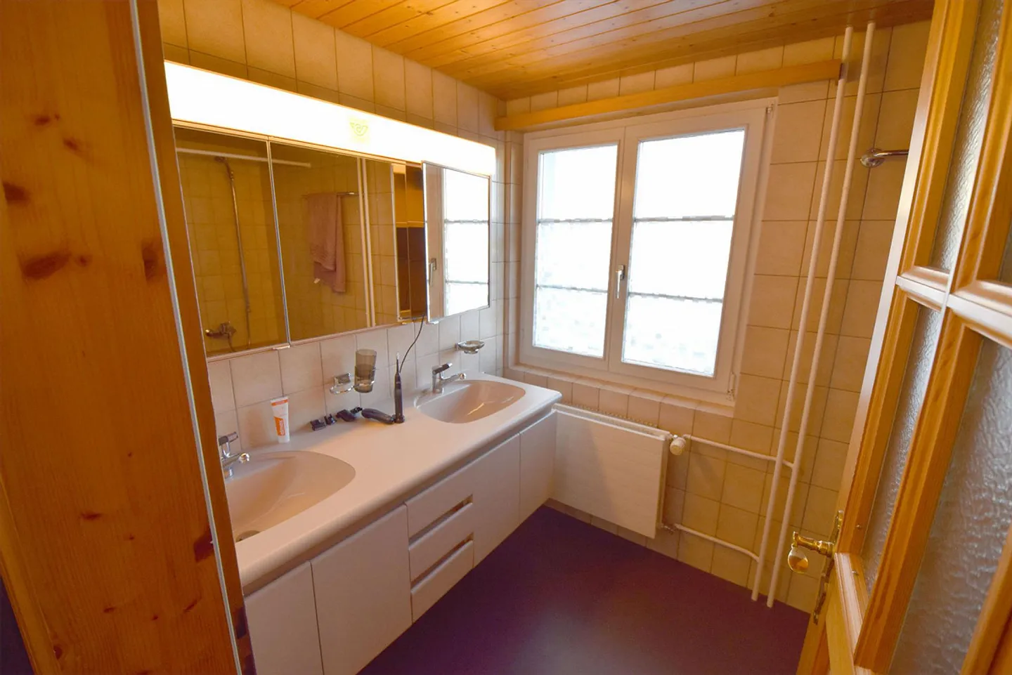 Spacious 3.5-room apartment, centrally located, in green surroundings - Photo 15 of 19