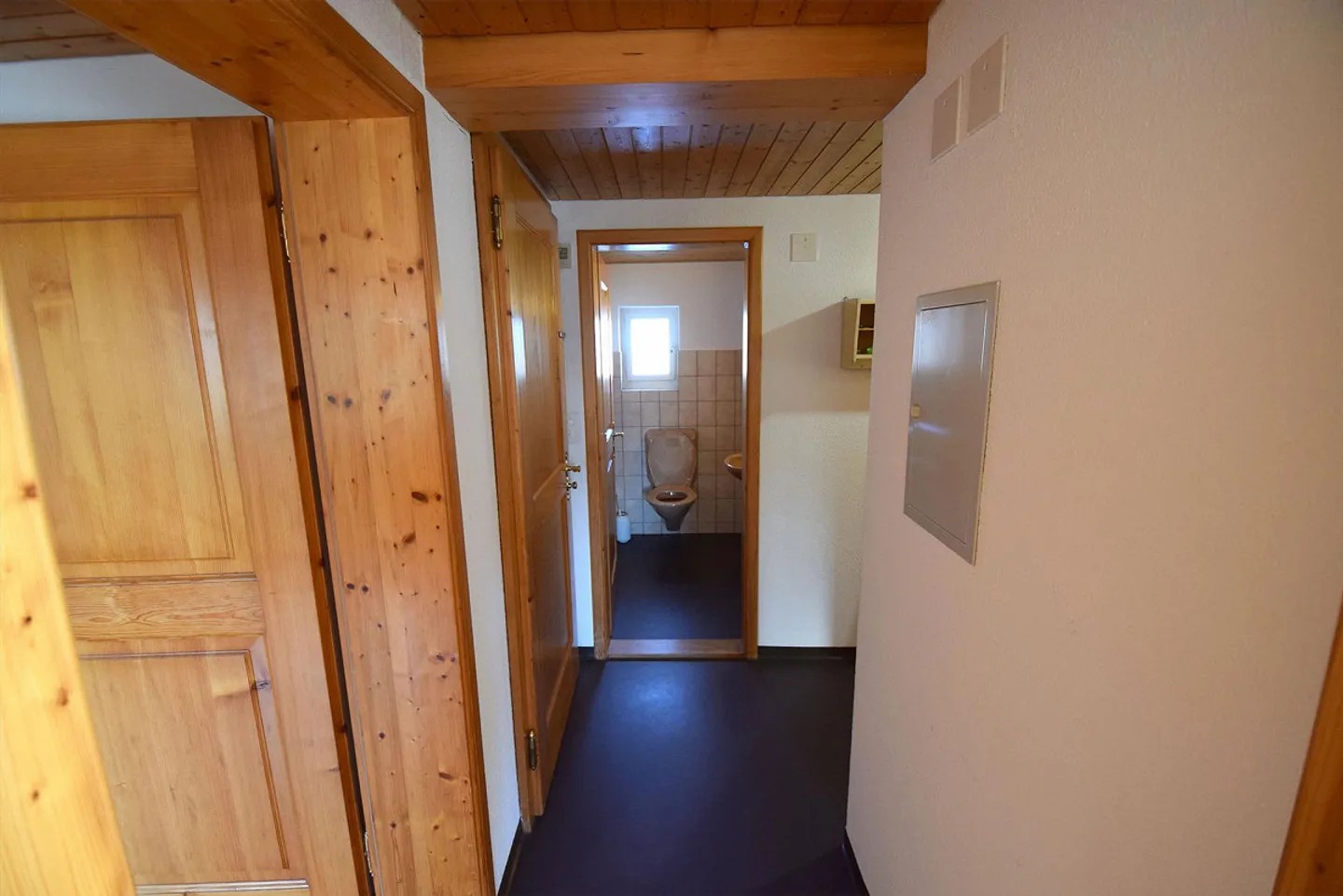 Spacious 3.5-room apartment, centrally located, in green surroundings - Photo 17 of 19