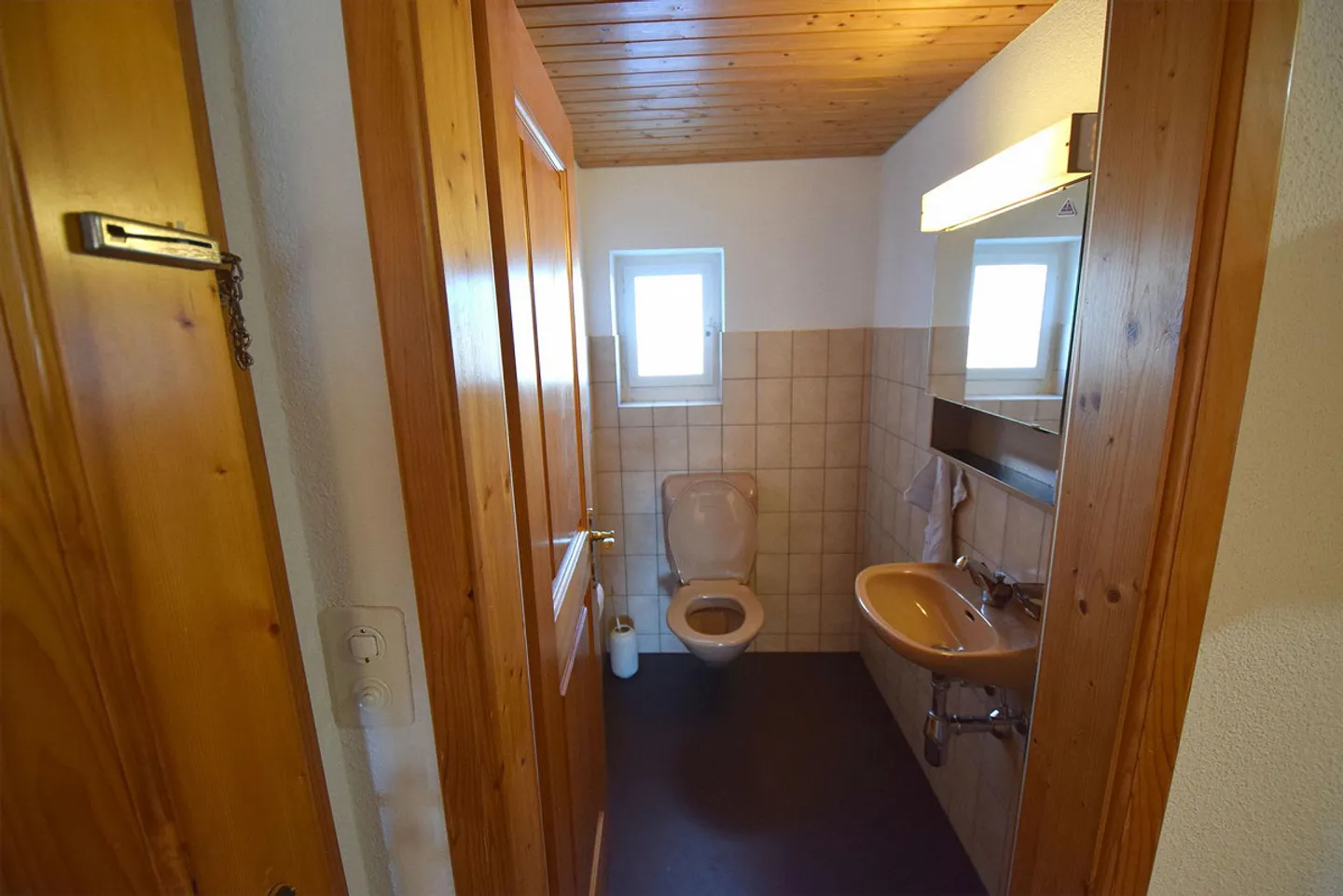 Spacious 3.5-room apartment, centrally located, in green surroundings - Photo 18 of 19